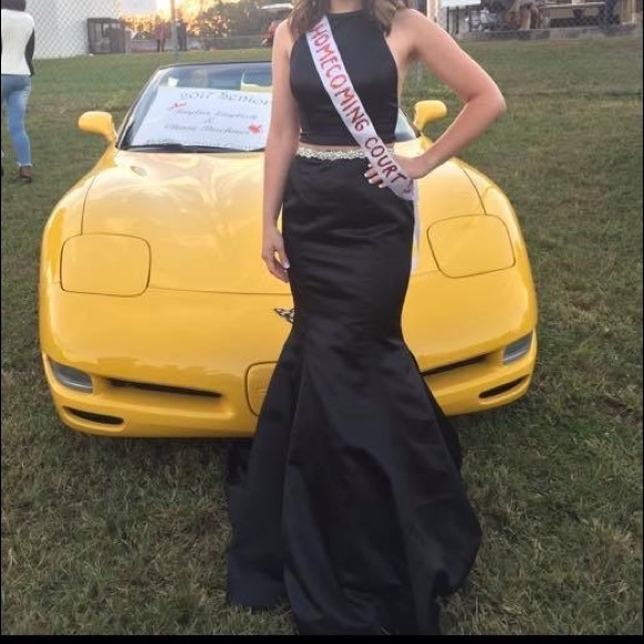 Sherri Hill 2018 Formal Dress - Picture 2 of 4